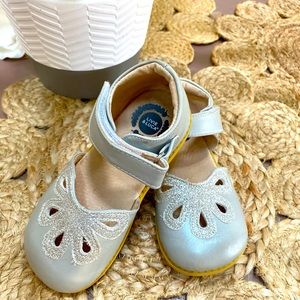 GUC Livie & Luca Petal silver metallic maryjanes 11